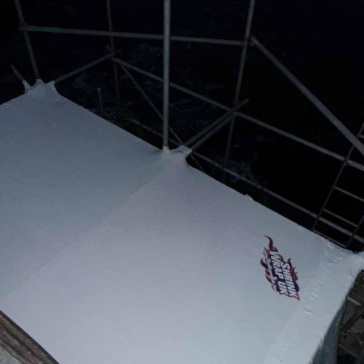 Heat-shrunk roof of the blasting enclosure